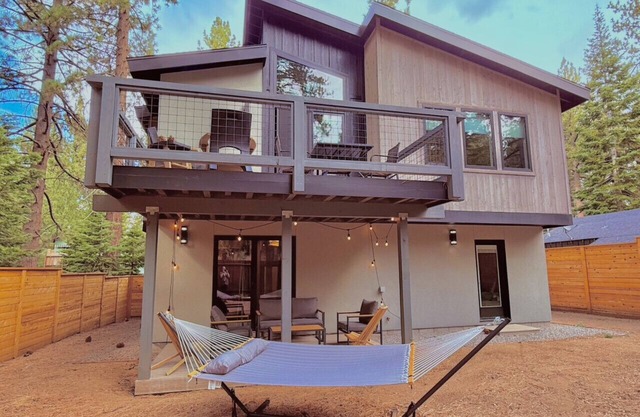 The Sierra Outpost - Great Location in SLT!