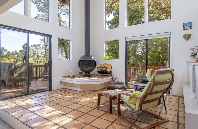 The Silver Lady | Retro-Chic Retreat w/ Huge Mountain-View Deck | Near Beach