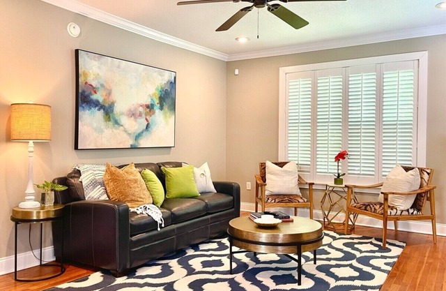 The Sivley 2BR Classic Home by Velvet Ditch Villas