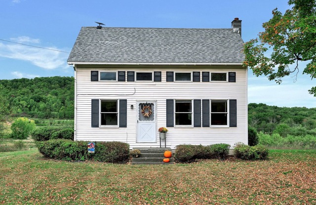 The Slate Valley Farmhouse @ Parkers Dairy in Granville