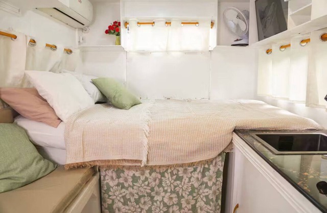 The Sleepney Room - Unique Converted Jeepney House