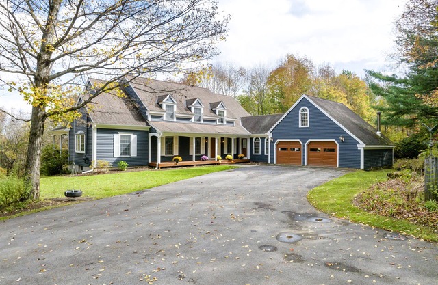 The Smith House - Beautiful Home in Ideal Location!