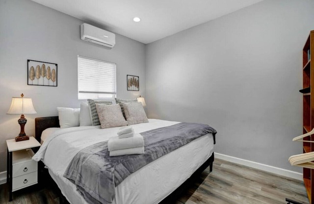 The South El Monte Solitude: 2BR Retreat with Enchanting Patio, 55" TV, and Effortless Parking!