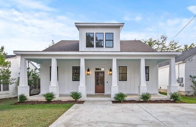 The Southern Belle Newly Constructed Home 2 Miles from UA Campus!