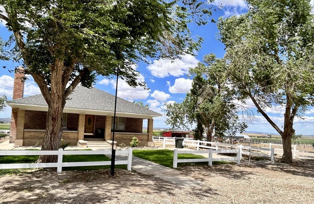 The Spacious, Vintage House on the Ranch