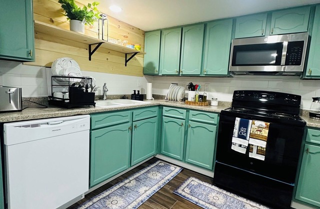 The “Specchio” House: 2 Queen beds-2 bath, family unit, WiFi, AC, pet friendly