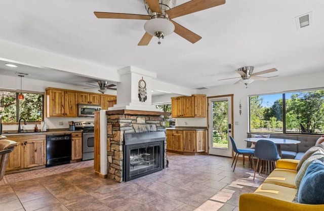 The Spring House Pool & Spa + Oak Creek Access