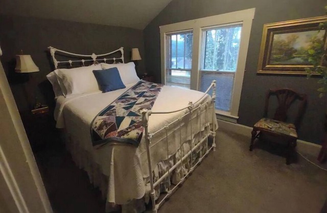 The Spring River Stonehouse Inn, Abby's Room