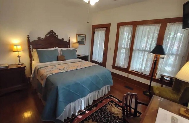 The Spring River Stonehouse Inn, Gigi's Room