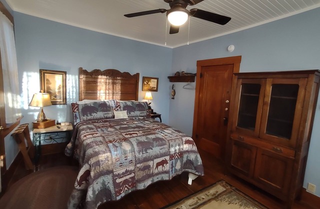 The Spring River Stonehouse Inn, Lydia's Room
