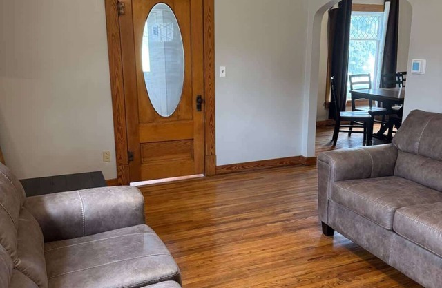 The Spruce House Near Lake Mac 4BR Great Location