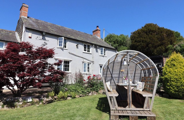 EGGARDON REST, romantic, with a garden in Bridport