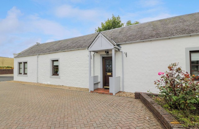 THE STABLES AT DALDORCH, pet friendly, with open fire in Tarbolton