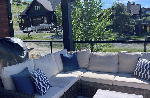 The Stumphaus: a peaceful lake house on the water. 3 hour drive from Vancouver.