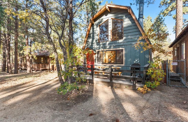 The Sugar Loft - Cozy cabin located in one of the quietest neighborhoods! Relax and recharge!
