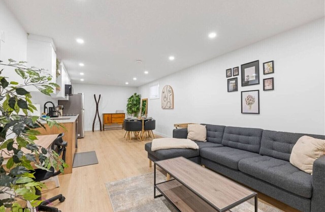 The Suite Escape | 2 BD | Near WEM & DT | Sleeps 5