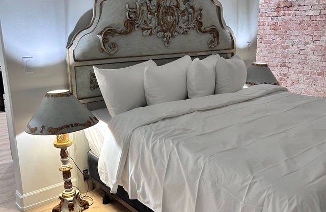 The Suites at Lava Hot Springs: Suite #12- Sun Valley Theme