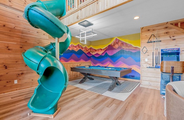 Indoor Slides ~ Mountain Views ~Game Room ~Hot Tub