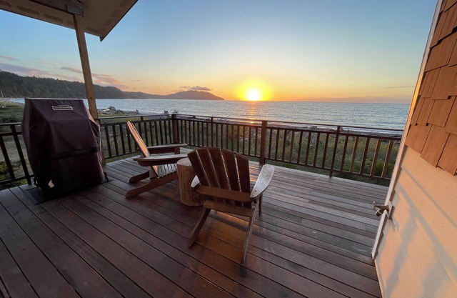 The Sun House at Freshwater Bay: Oceanfront