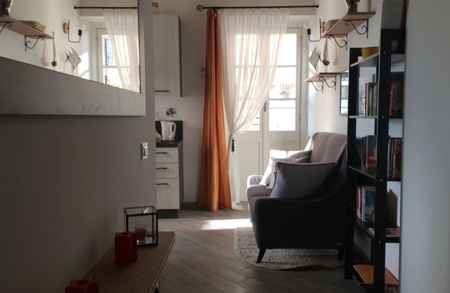 IL SOLE NEL BORGO - HELLE WOHNUNG IM BORGO DI GENOVA