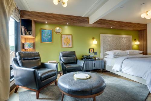 The Sun King at The Louie Boutique Motel, Walk to Everything! Dog Friendly!