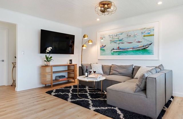 The Sun of Carp! 2BD 1BA, 2 Blocks to Beach, Walk Everywhere!