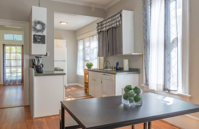 The Sunny Southern Manse Front Unit Walk Downtown
