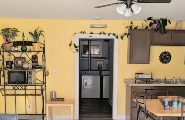 The Sunrise Flat-pets, kids, basketball, coffee, foosball, 8 ppl. Toga/Lk George