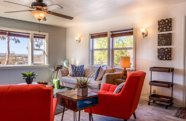 The Sunset Adobe - Bbq, Fire Pit - 10 Min To Park 2 Bedroom Home by Redawning