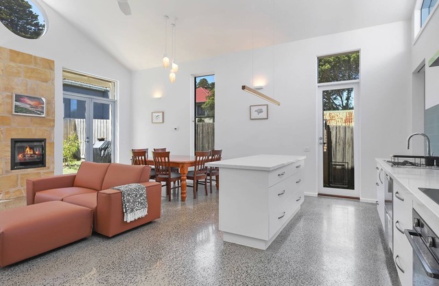 The Sunshine House - Nestled in the heart of the city.