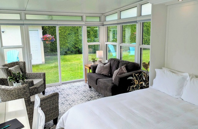 The Sunshine Suite - Near Beaches and Wineries!
