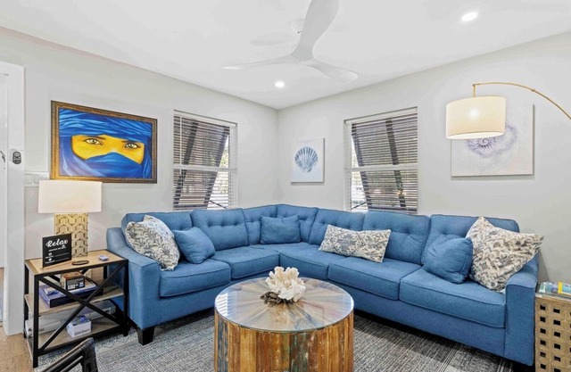 The Surf House: Stylish 2BR Haven