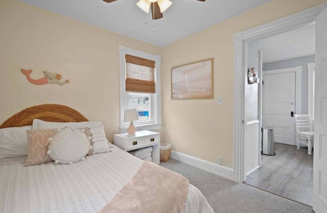 The Surf Shack- adorable 2 BR walk to waterfront