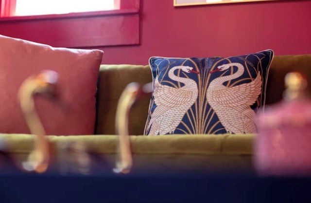 The Swan: Vibrant East Hill Getaway in Pensacola, Close to Beaches and Downtown