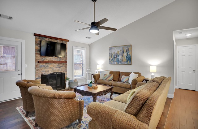 The Sweet Home! Minutes from Mall of GA and Suwannee!