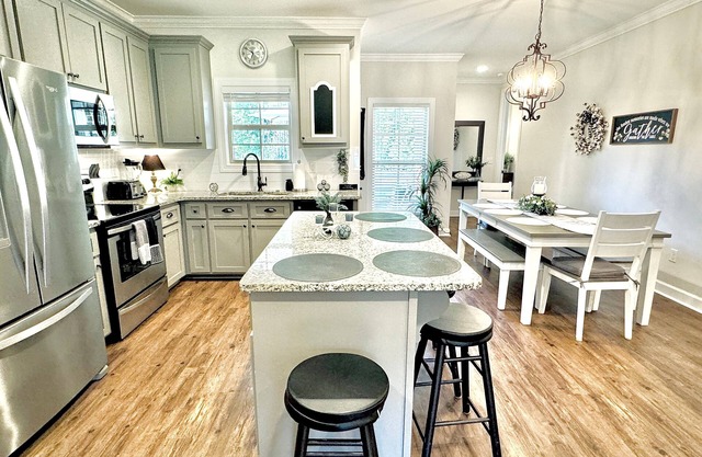 The Sweet Magnolia 4BR Deluxe by Velvet Ditch Villas