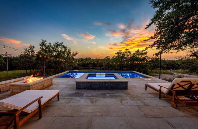 Hill Country Haven l Heated Pool & Spa l Sleep 20
