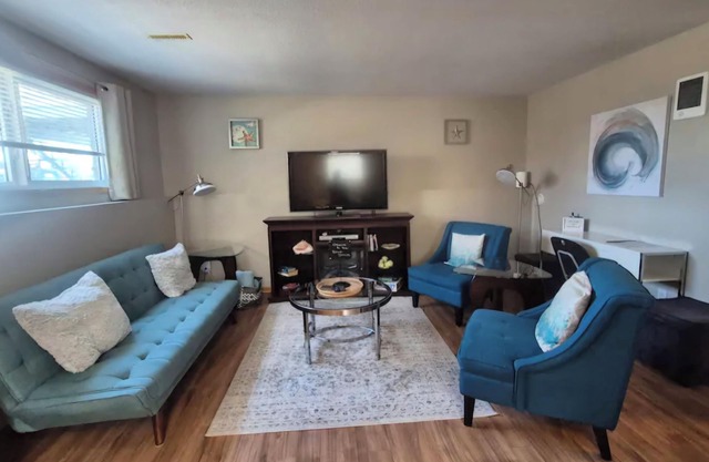 The Sweet Suite. Quiet & cozy basement suite only a 5 min walk to the lake .