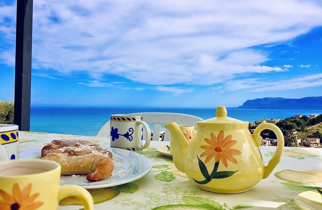 Die Terrasse mit Blick auf das Meer