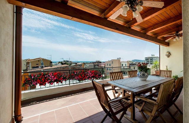 Die Terrasse mit Blick auf den Park - ensuite Badezimmer