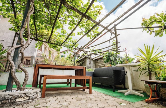 {The Terrace of Cerese}-parking space and garden
