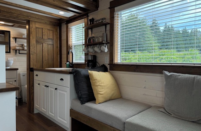 The Thistle - On Quiet Country Acreage - with A/C