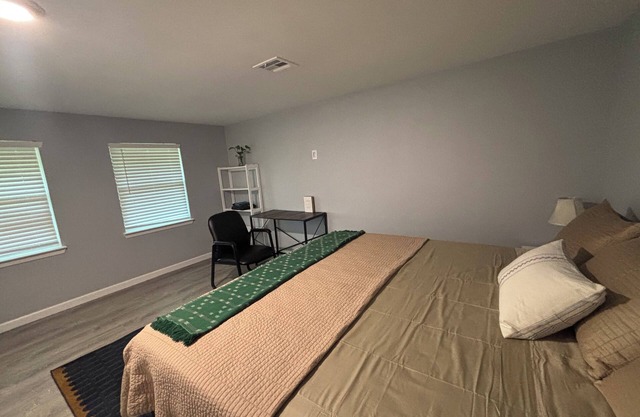 The Thorndale Cottage - Modern 3BR Retreat on ¾ Acre <10 Min to Samsung. WIFI