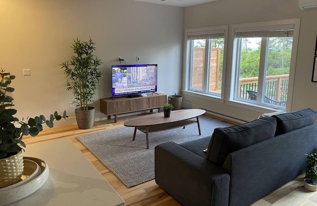 The Tilbury - Bright new 3b/r townhouse in West Bedford
