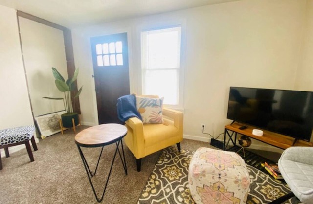 The Tiny Piney Loft - Live. Work. Play. Downtown Green Bay!