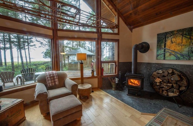 -> Wunderschönes 3Bed 3Bath Tofino Beach House DIREKT am Chesterman Beach! <-