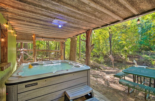 NEU! Abgeschiedenes Creekside Home 'The Treehouse Cabin'