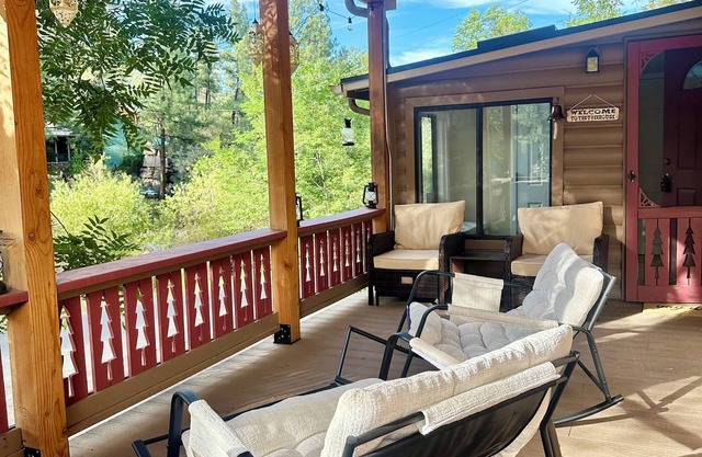 The Treehouse - Peaceful Retreat, Kid-Friendly, 1 mile to Downtown Prescott