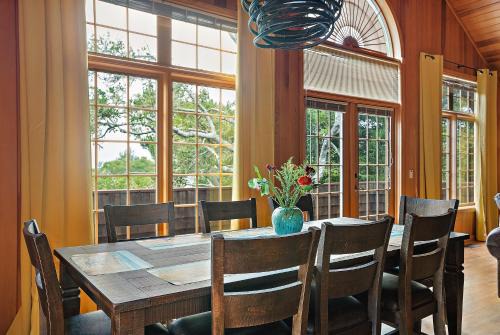 The Treetop House Pet Friendly