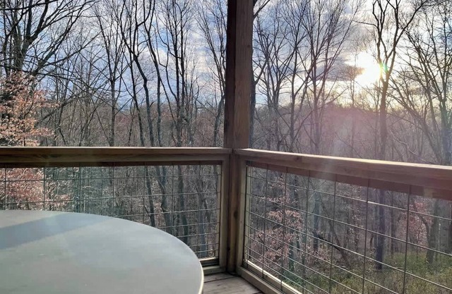The Treetop Retreat Family Getaway in Scenic Hocking Hills